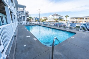 A heated pool - North Myrtle's Kings View, Low Level, Great Views (North Myrtle Beach)