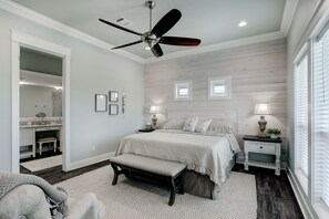 6 bedrooms, WiFi, bed sheets - PRIVATE POOL & HOT TUB!!!  Sleeps 22 w/ 3 King Master Suites & 8 Queen beds!!! (Bolivar Peninsula)
