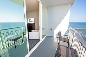 Property grounds - New Direct Oceanfront King 2BR ,Modern Decor,Pools (Myrtle Beach)