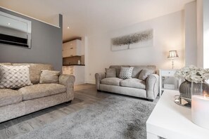 TV - RST Cumberland Street (Liverpool)