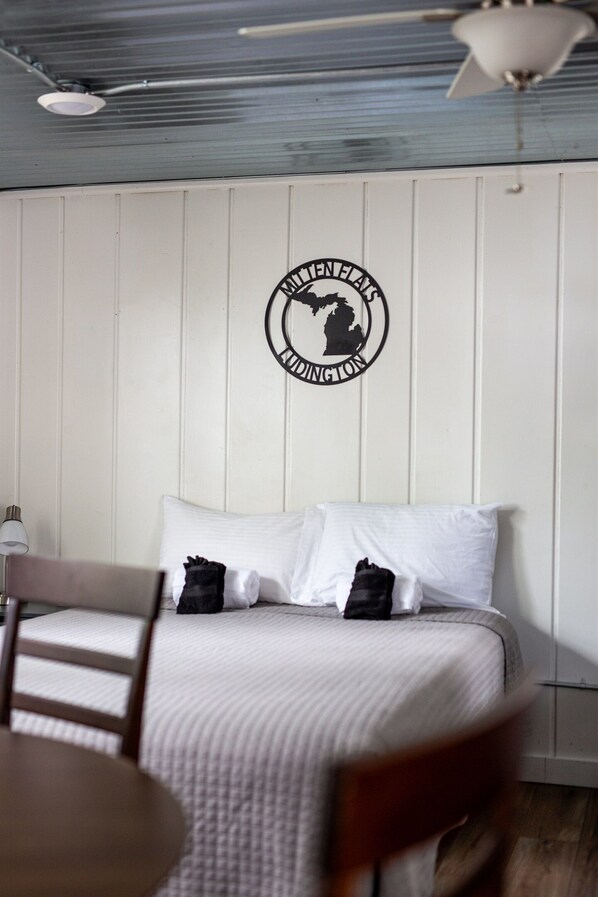 Free WiFi, bed sheets