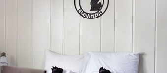 Mitten Flats #3 - 1 Block to the beach!