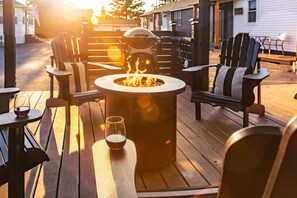 Terrace/patio - Mitten Flats #2 - 1 Block to the beach! Hot Tub! (Ludington)