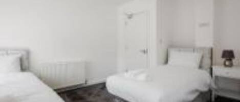 6 Schlafzimmer, Schreibtisch, schallisolierte Zimmer, WLAN