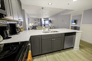 Full-sized fridge, microwave, oven, stovetop