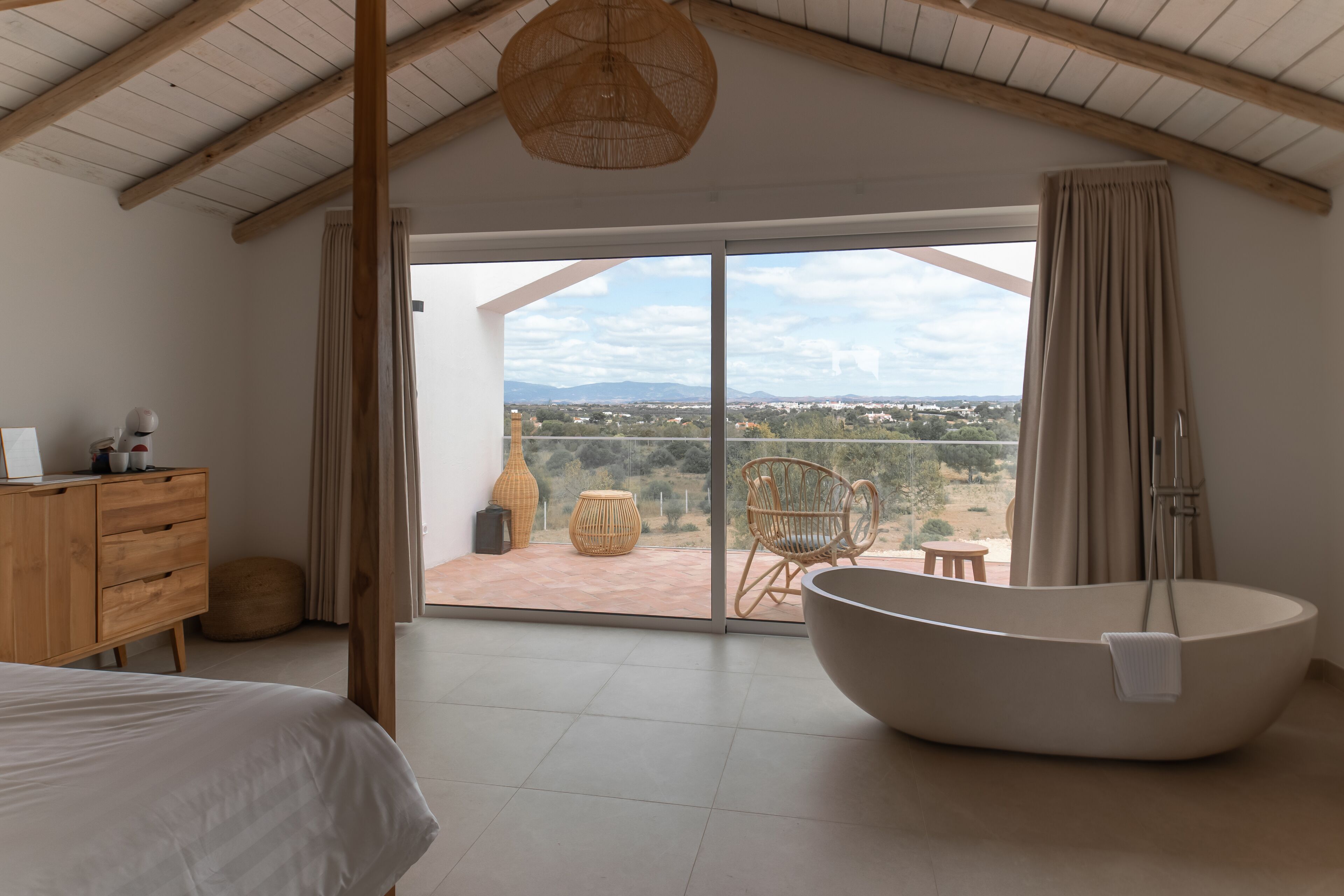 6 bedrooms, in-room safe, travel cot, WiFi