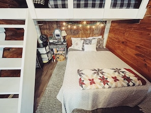 1 habitación, tabla de planchar con plancha y cuna de viaje 