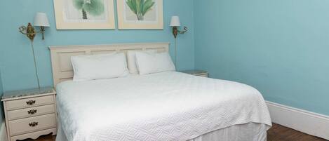 1 habitación, escritorio, tabla de planchar con plancha y wifi