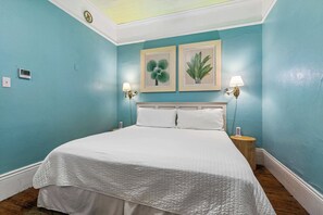 1 habitación, escritorio, tabla de planchar con plancha y wifi 