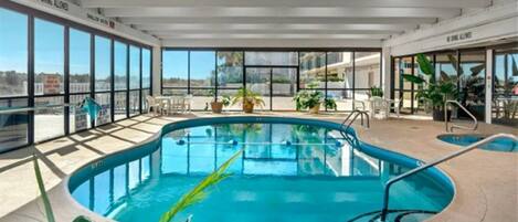 Innenpool, beheizter Pool