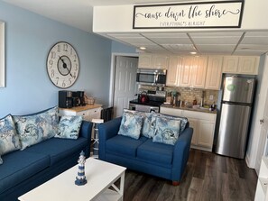 Smart TV, DVD player, books, video library - Beachfront condo with spectacular views - steps from the beach (Wildwood Crest)