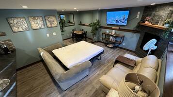 Smart-TV, Kamin, Bücher