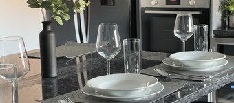 3 bed large modern House/apartment-Free parking
