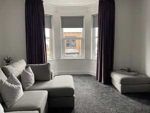 Una Smart TV, una chimenea