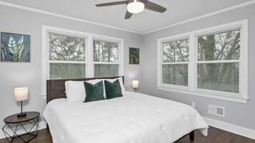 3 bedrooms, desk, iron/ironing board, travel cot