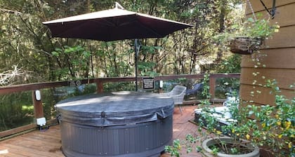 Relaxing couples getaway with hot tub