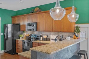 Fridge, microwave, oven, stovetop - NEW: Byrd Bungalow - EPIC Views - Discover Luxury! (Asheville)