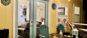 Arroyo City  cabin with private lighted fishing dock. BBQ pits and back deck. 