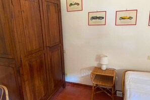 5 Schlafzimmer, Bügeleisen/Bügelbrett, kostenloses WLAN
