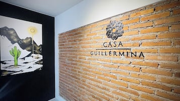 ฝ่ายต้อนรับ