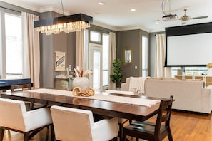 Dining - Midtown Houston Townhome - Minutes from downtown and night life! (Houston)