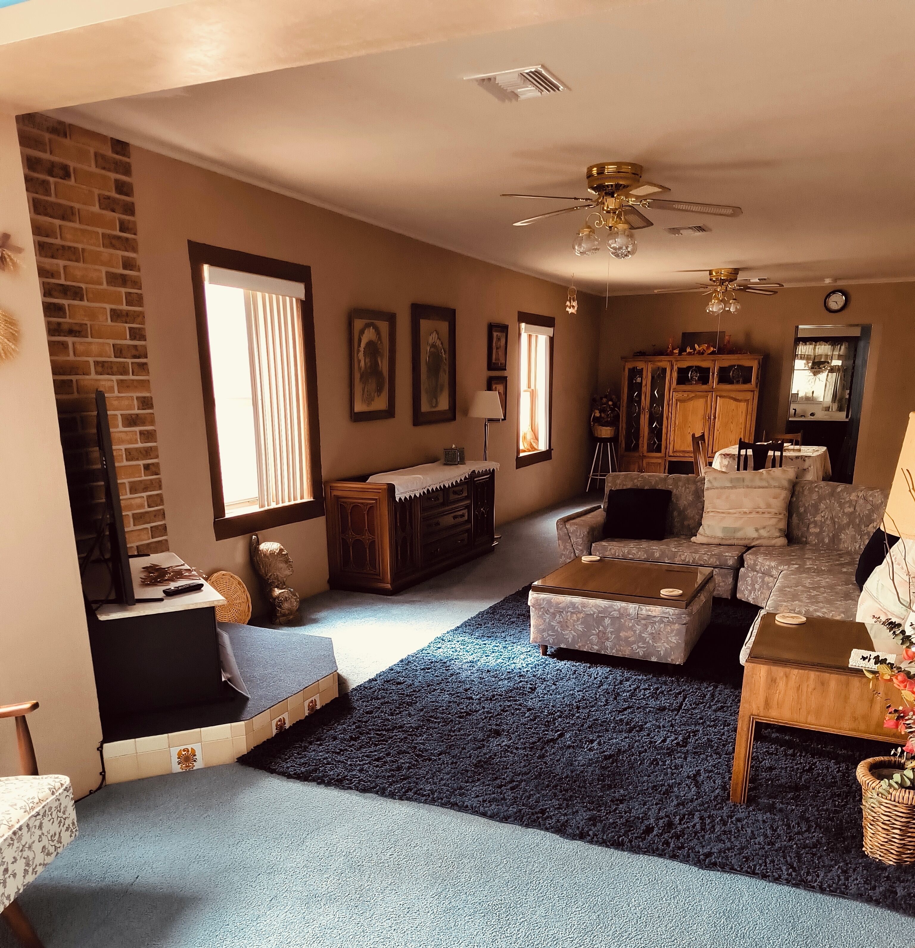 Smart TV, DVD player, books, stereo