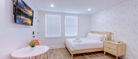 1 slaapkamer, een strijkplank/strijkijzer, wifi, beddengoed