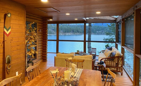 Smart TV, fireplace, books, video library - Life Of Reilly (Hayden)