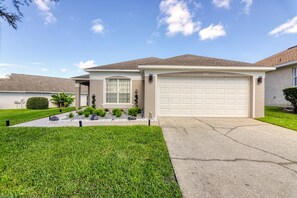 Exterior - Maria's Beautiful Southern Dunes Home (Haines City)