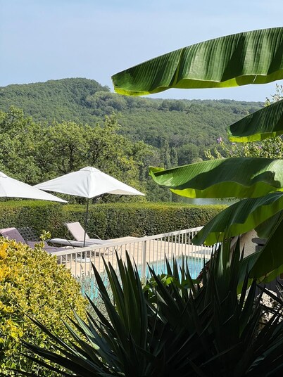 La Maison Vieille - Large Family House with Private Pool and WIFI