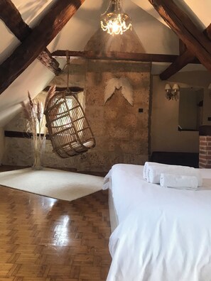 4 bedrooms, desk, iron/ironing board, travel cot
