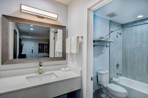 Bañera con ducha, cabezal de ducha tipo lluvia