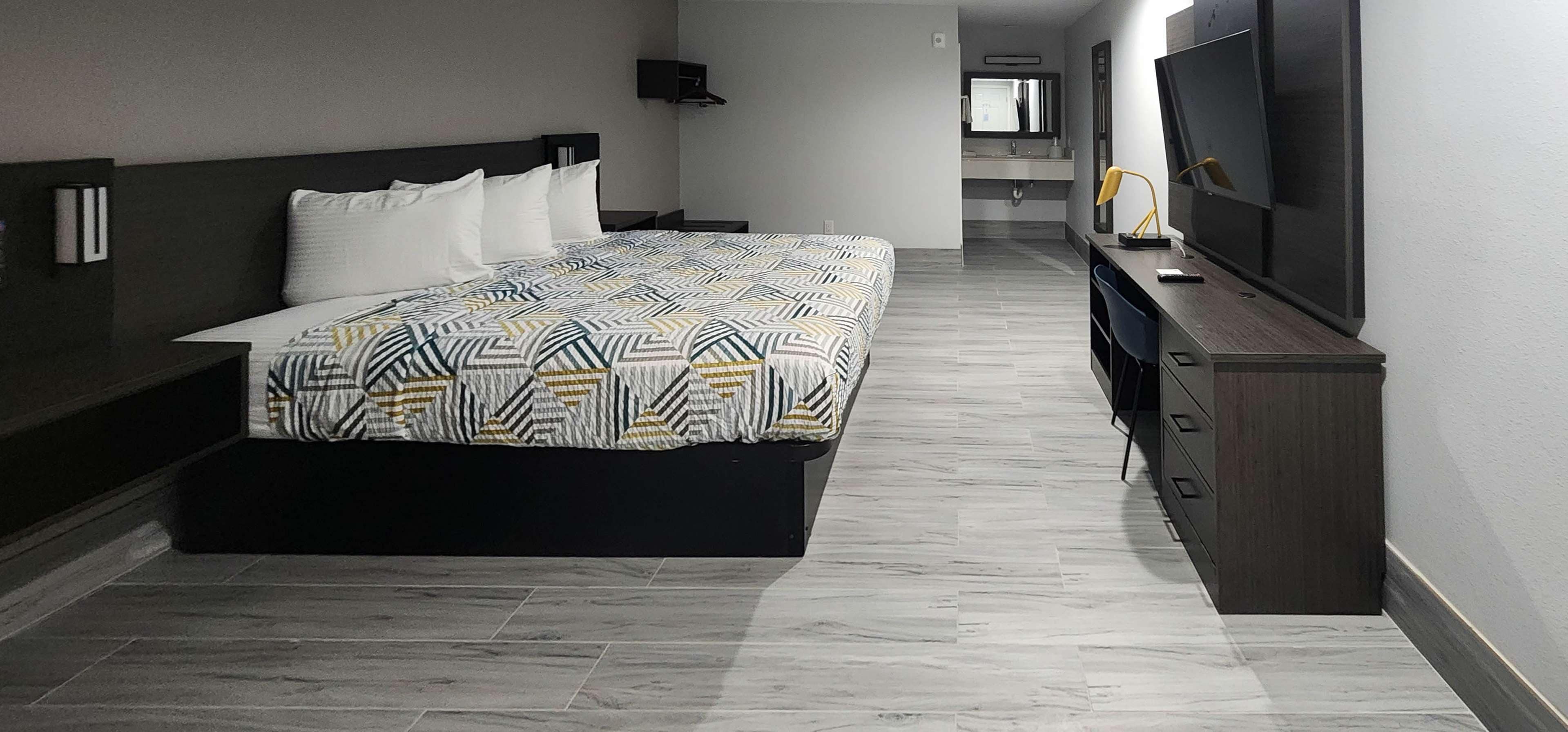 書桌、筆電工作空間、免費無線上網、床單