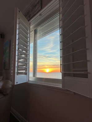 Interior - Spectacular direct ocean front condo with amazing views of the Atlantic (Satellite Beach)