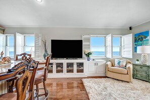 Smart TV - Spectacular direct ocean front condo with amazing views of the Atlantic (Satellite Beach)