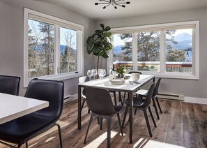 Dining - Wildflowers to Powder - Private Hot Tub and Resort Views - Sleeps 12 in luxury! (Summit County)