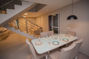 Apartment | Dining