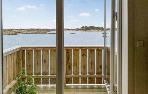 Beach front home in Smøla with kitchen