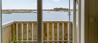 Beach front home in Smøla with kitchen