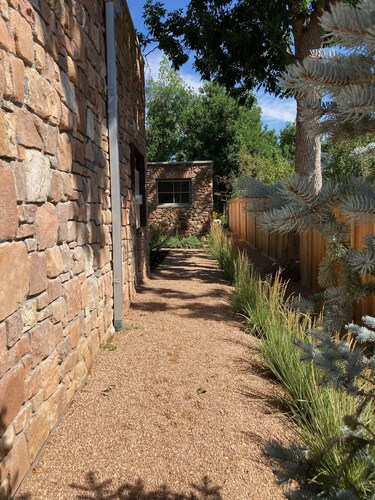 Beautifully Renovated Historic Boulder Guesthouse for Longer Stays // 30 day min