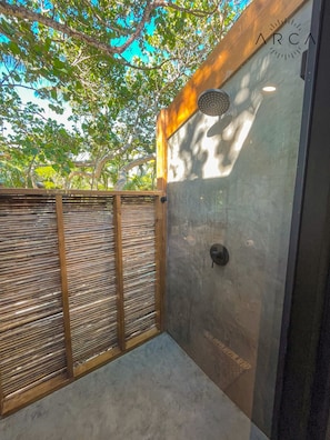 Dusche, Regendusche, Handtücher, Seife