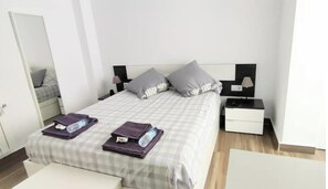 2 chambres, fer et planche à repasser, Wi-Fi gratuit, draps fournis