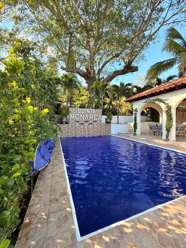 Quinta Monarca a beautiful house with private access to the lake