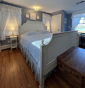 3 bedrooms, desk, iron/ironing board, free WiFi - 157 Tahanto Rd - Updated 3BR home w/ ocean view, steps to beach! (Bourne)