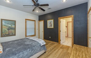 4 bedrooms, iron/ironing board, bed sheets - Country home. (Brinson)