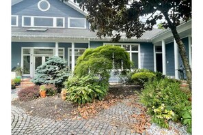 Exterior - Suites w 3 Beds sleeps 4, 2 rooms, own full bath (Bridgewater Township)
