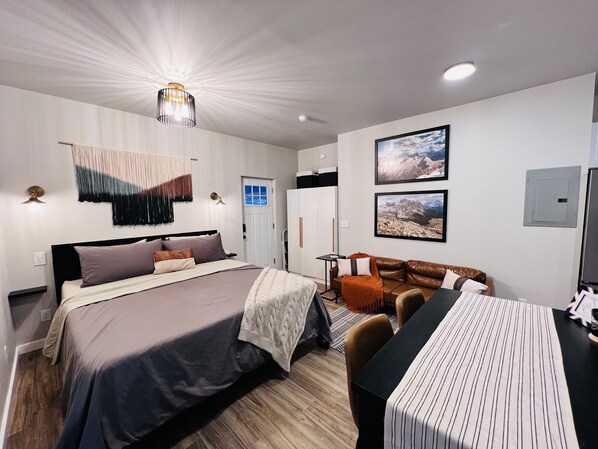 1 slaapkamer, een bureau, wifi, beddengoed