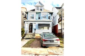 Exterior - Big home Hospital/NYC/Airport (East Orange)