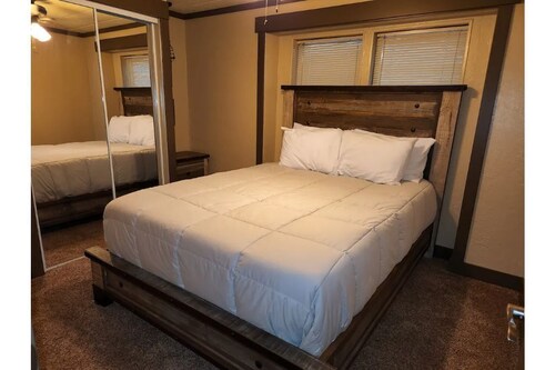 3 Br 2 Bth Quiet Desert Home-10 min from Mesquite