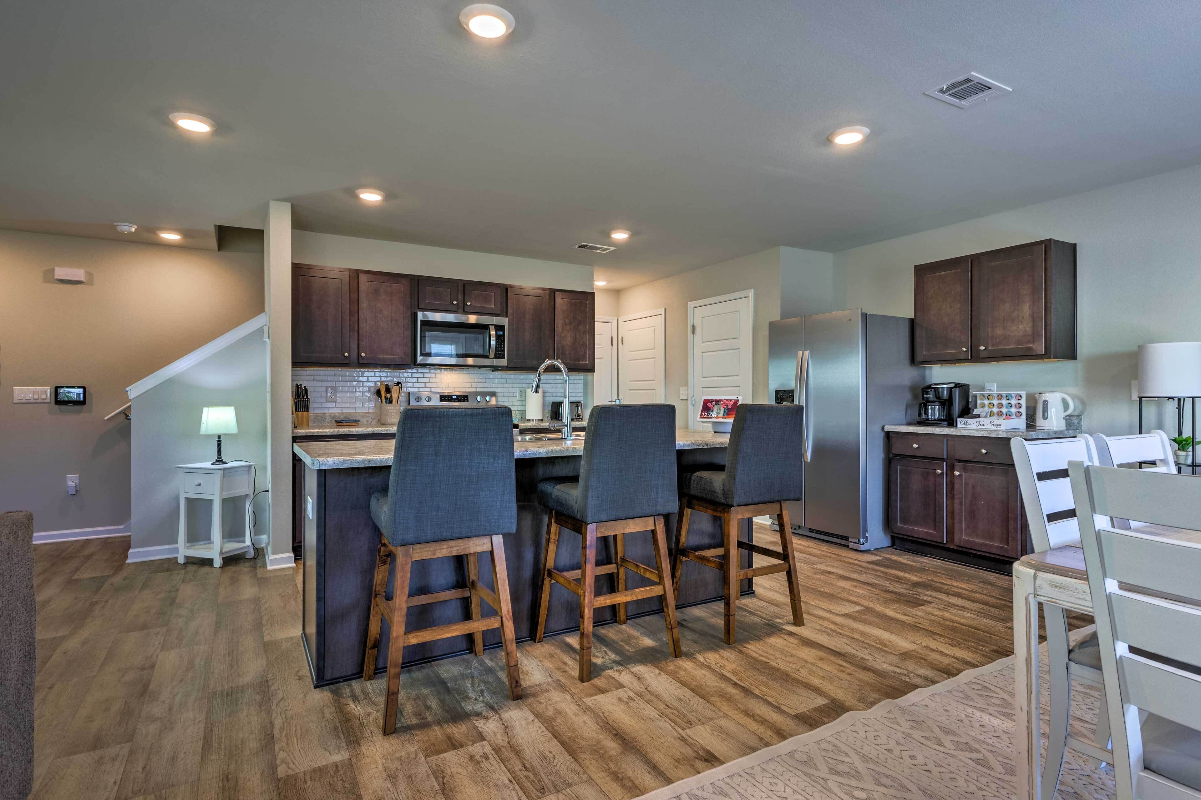 Fridge, microwave, stovetop, dishwasher